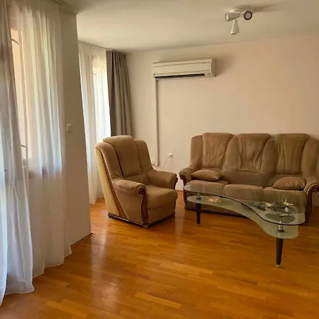голям тристаен Apartmán *